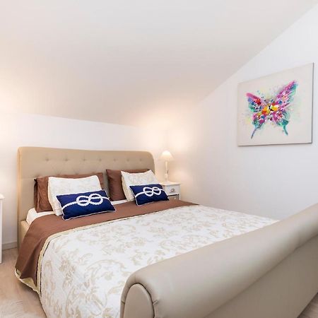 Apartments Priko 63 Mali Losinj Bagian luar foto