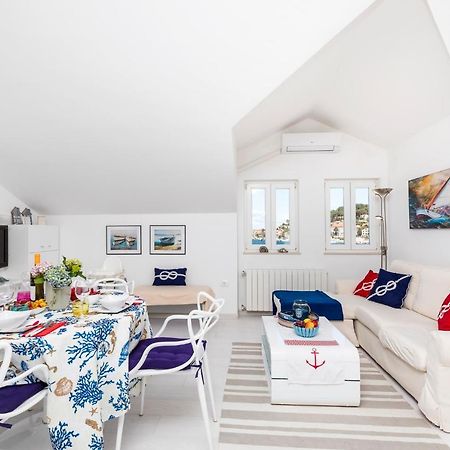 Apartments Priko 63 Mali Losinj Bagian luar foto