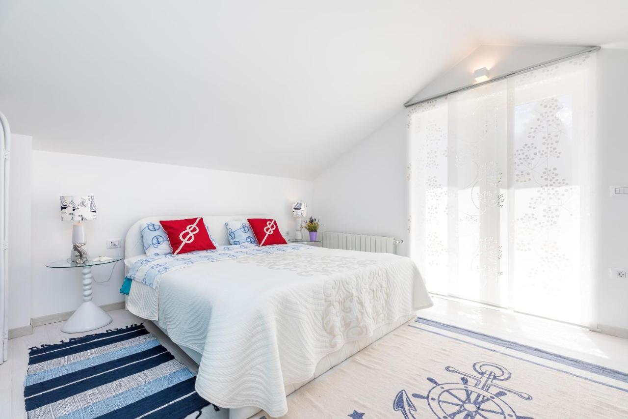 Apartments Priko 63 Mali Losinj Bagian luar foto
