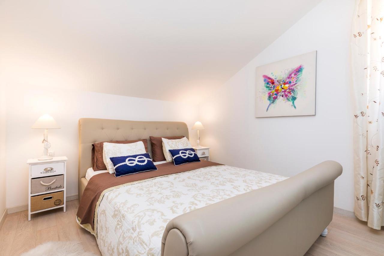 Apartments Priko 63 Mali Losinj Bagian luar foto