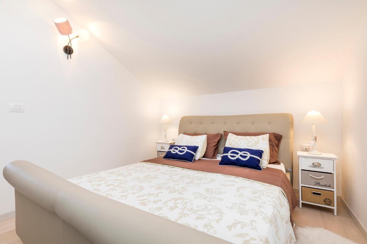 Apartments Priko 63 Mali Losinj Bagian luar foto