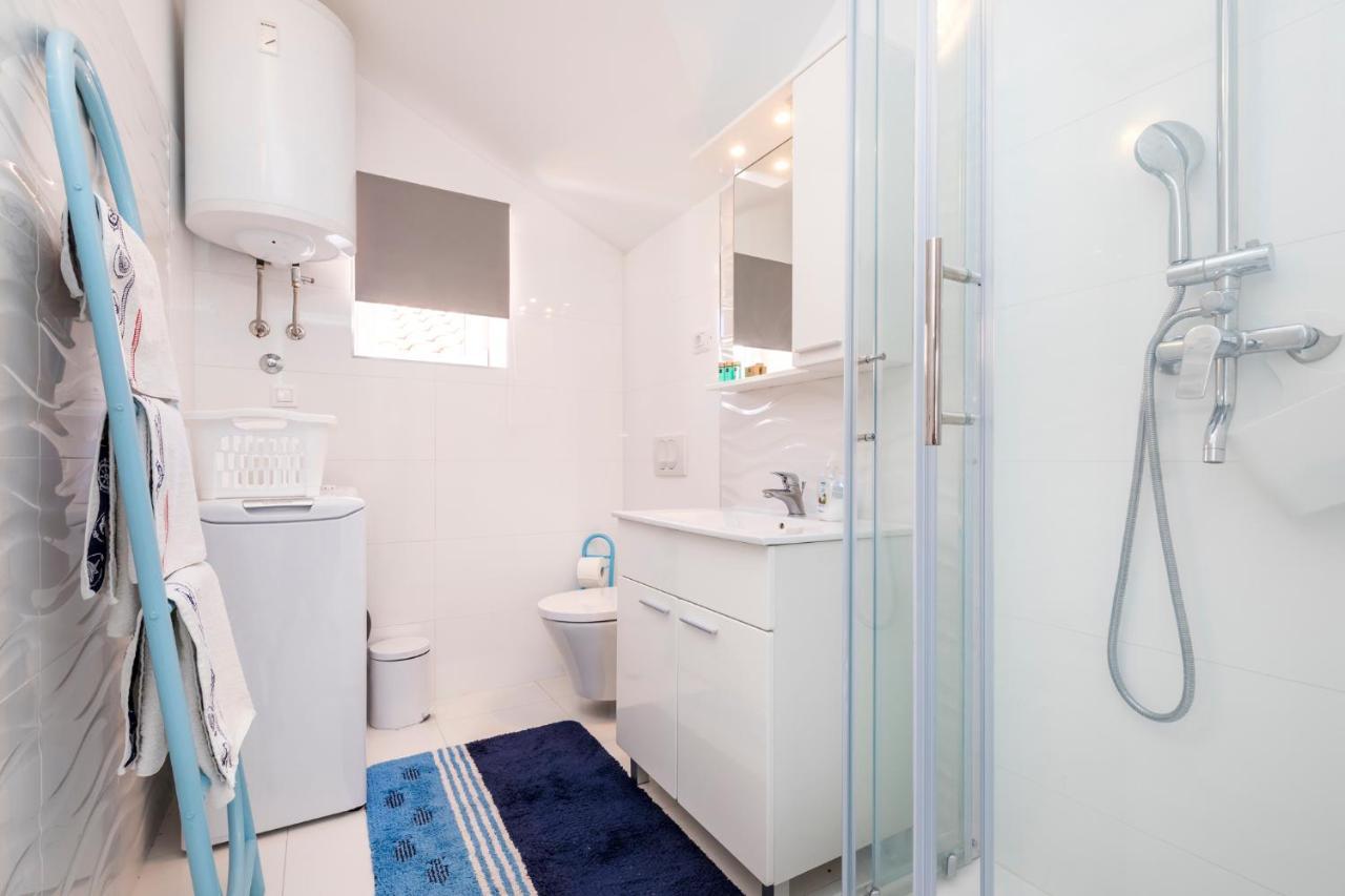 Apartments Priko 63 Mali Losinj Bagian luar foto