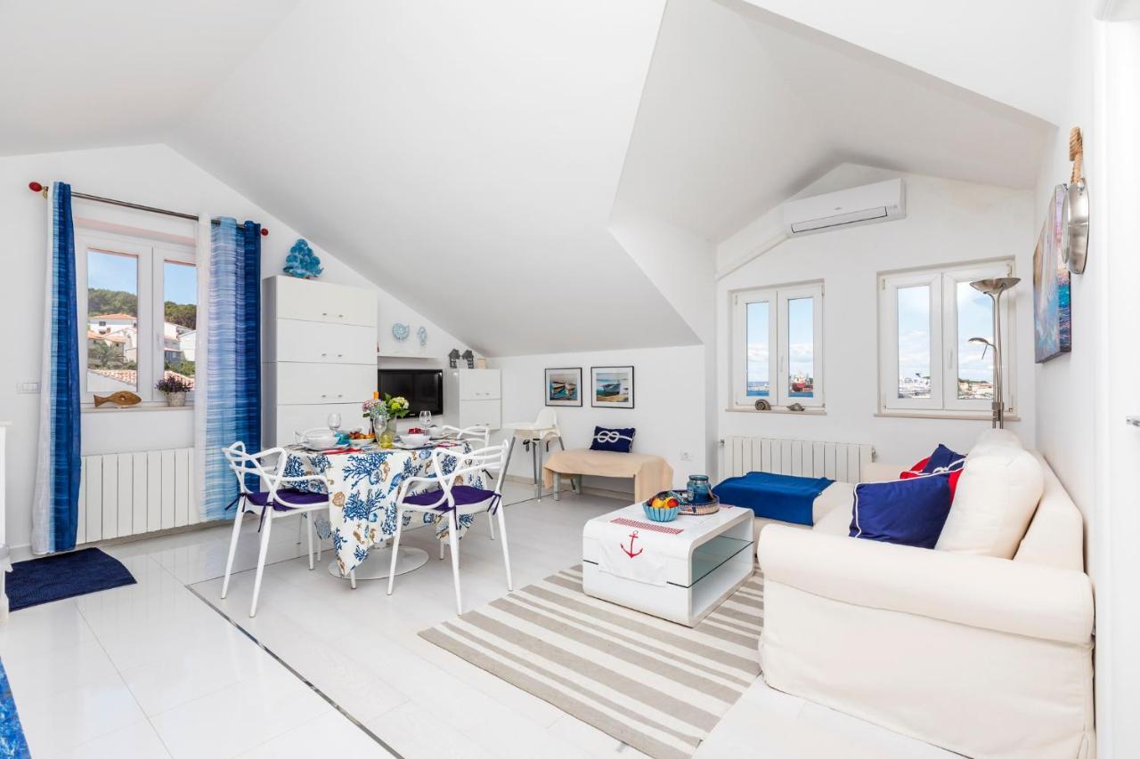 Apartments Priko 63 Mali Losinj Bagian luar foto